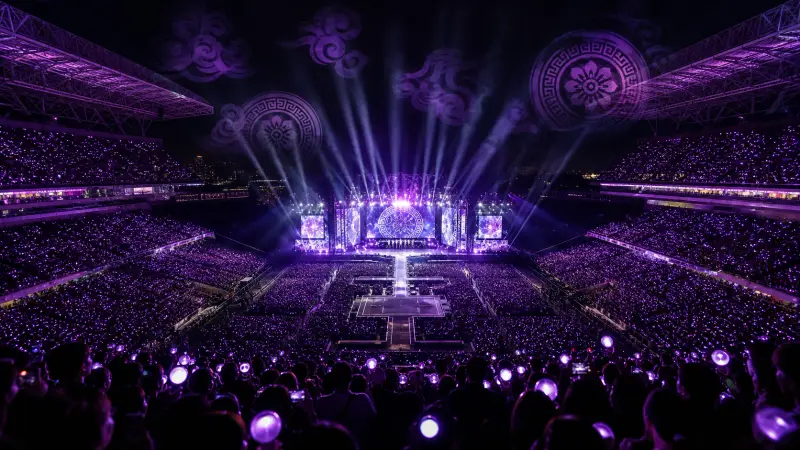 BTS Drew 190,000 in Tampa - Then a Stadium Full of U.S. Fans Sang 'Arirang' Back